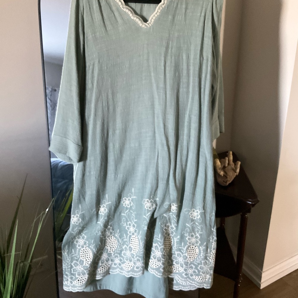 Dress - Picture 6 of 7
